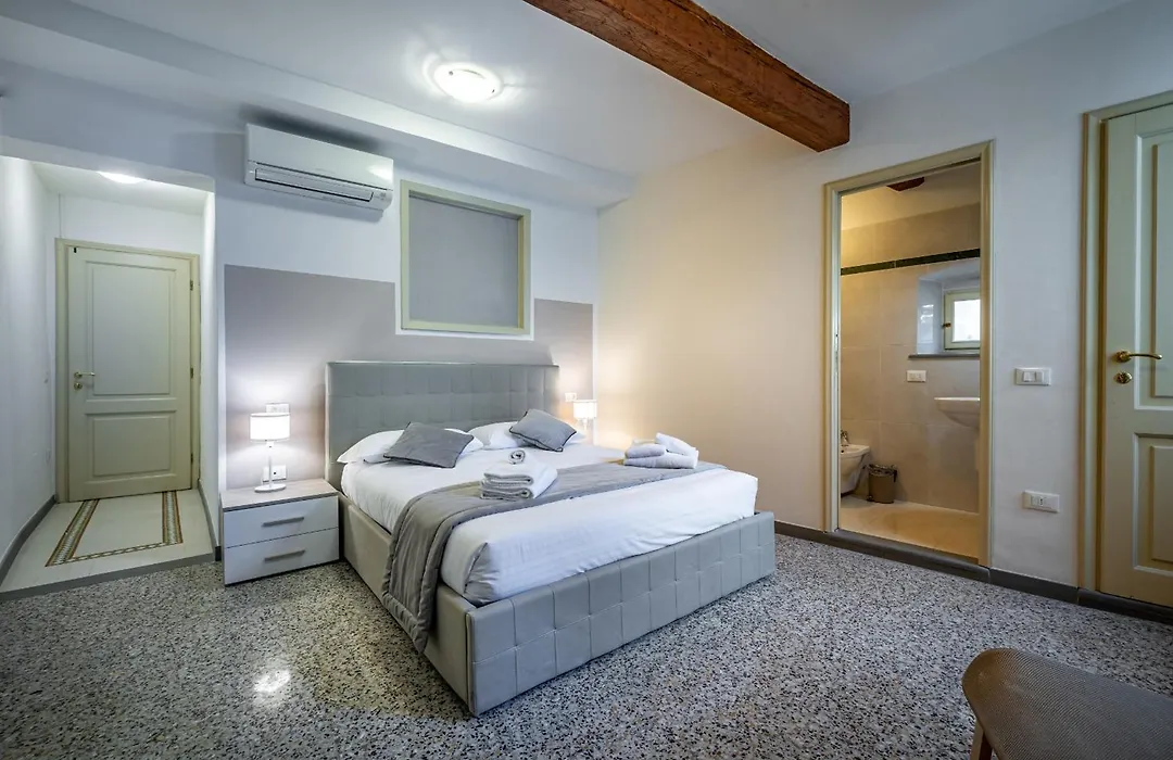 Yid Agnolo Three Bedroom Apartment In Florence-1