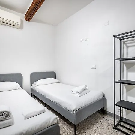 Yid Agnolo Three Bedroom Apartment In Florence-2